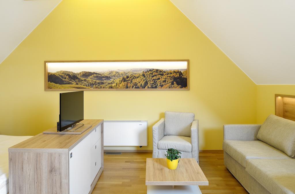 Vino Valdhuber Apartments Svecina Rum bild